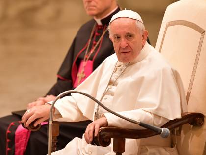 Un altro vescovo "contro" Bergoglio su Amoris Laetitia