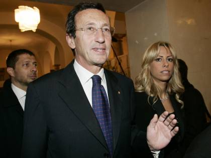 Rispuntano i finiani per attaccare i sovranisti