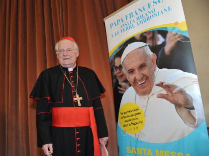 Bergoglio a casa Scola: lo strano faccia a faccia tra due pontefici