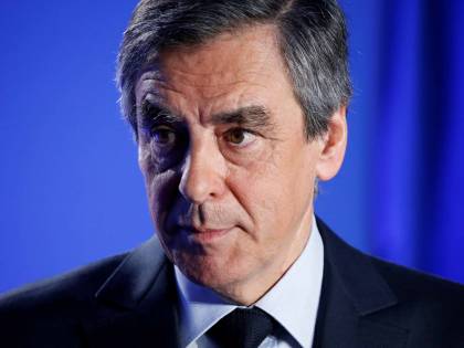 Francia, l'ex premier Fillon rinviato a giudizio