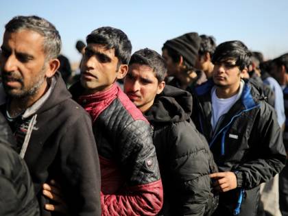 Manovra, umiliati i terremotati: più soldi agli immigrati che a loro