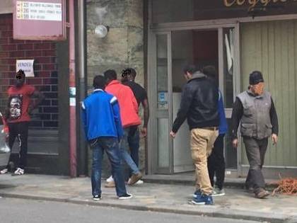 I migranti lavoravano (gratis): sanzionata la coop dei profughi