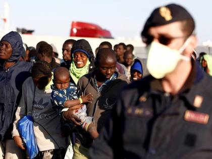 Migranti, il viceministro Giro chiude ai rimpatri forzati