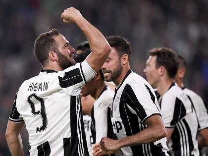 Juventus implacabile allo Stadium: 2-0 al Chievo e messaggio chiaro al Barcellona