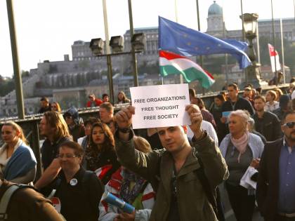 Continua il braccio di ferro tra Orban e Soros: nuove manifestazioni a Budapest