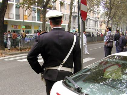 Rimini, vigile indagato per assenteismo si toglie la vita in ufficio