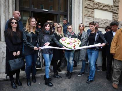 Boncompagni, l'ultimo saluto di amici e colleghi nella camera ardente alla Rai