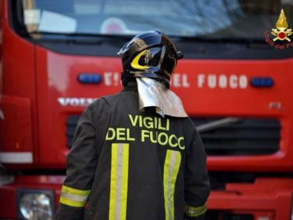 Teramo, Vigili del Fuoco salvano bimba dimenticata in auto