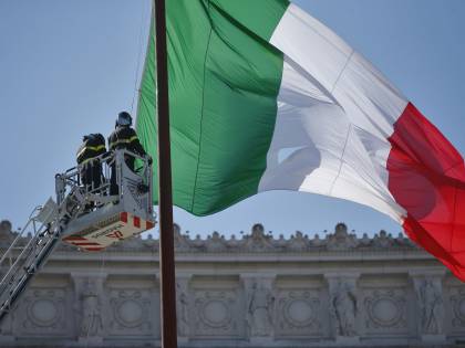 Virginia Raggi all'altare della Patria