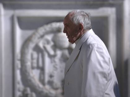 Migranti, il Papa: "I campi profughi come i campi di concentramento"