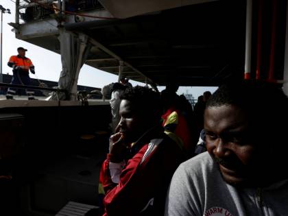 In manette il parroco: soldi per l'assistenza spirituale dei migranti