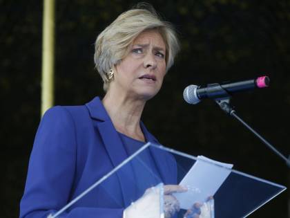 Bandiera del Reich, Pinotti minacciata dai neonazisti: "Pronta a querelare"