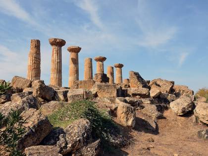 Il controllo del clan sui reperti archeologici