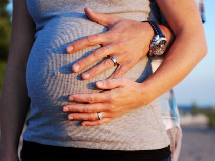 Parto cesareo ritardato per non fare straordinari: bimbo con lesioni