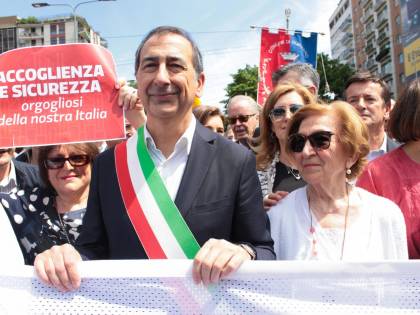 Sala e Majorino coi migranti Ma "dopo la sfilata niente"