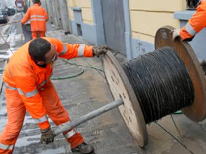 Enel-Telecom, la corsa entra nel vivo