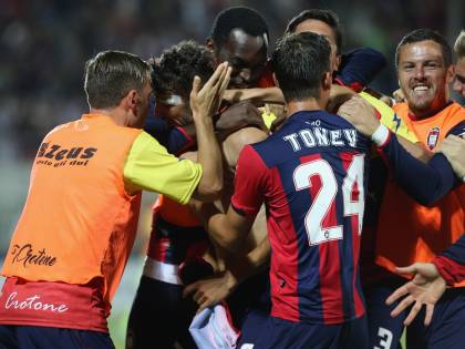 Il Crotone fa festa e resta in Serie A: in Serie B ci va l'Empoli