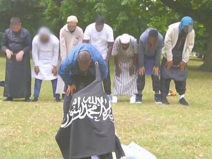 Jihadista dispiegò la bandiera dell'Isis: il video era già noto alla polizia