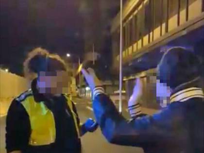 Chiede aiuto ai volontari della Misericordia, loro lo umiliano su Facebook: è bufera