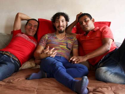 Colombia, nasce la prima famiglia poliamorosa: matrimonio tra 3 uomini