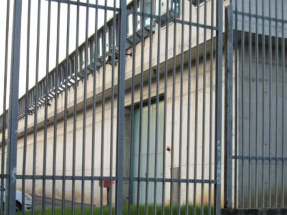 Vicenza, per evitare l'espulsione marocchino ingoia una lametta