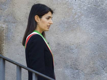 Roma, chiesto rinvio a giudizio per la Raggi nel caso Marra