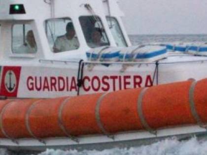 Brindisi, albanese si butta due volte a mare per non essere rimpatriato