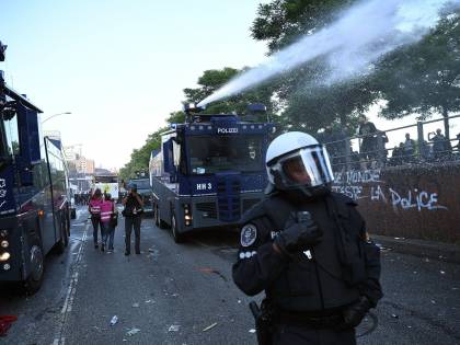 G20, scontri ad Amburgo tra polizia e manifestanti