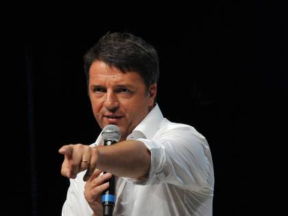 Licata, spunta un manifesto che prende in giro l'inglese di Matteo Renzi