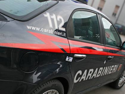 La segue fino a casa per rubarle lo smartphone: arrestata romena