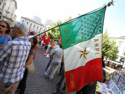 Ora anche il Capodanno è diventato antifascista