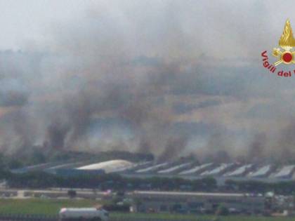 Vasto incendio a Termoli: evacuata la fabbrica della Fiat