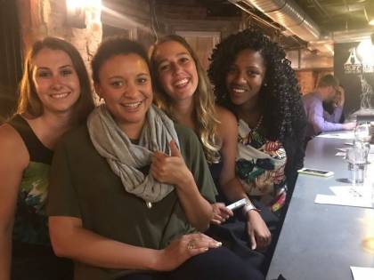 Dà appuntamento a 6 ragazze la stessa sera: conto da capogiro