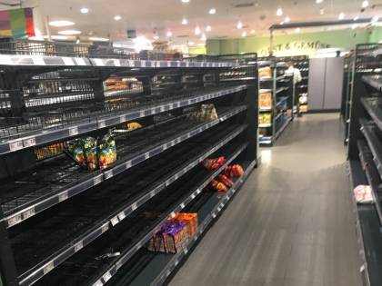 Amburgo, la campagna di un supermercato: scaffali vuoti contro il razzismo