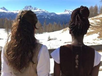 Cortina, polemiche al ristorante: "In costume tipico non vanno bene i neri"