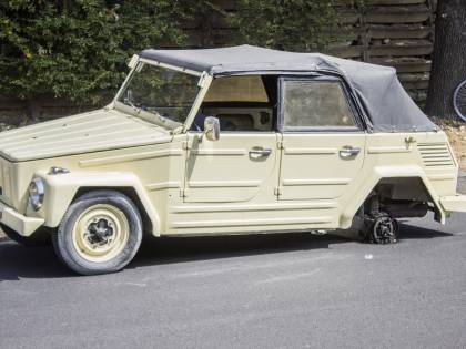 Milano, auto d'epoca perde una ruota e uccide un motociclista