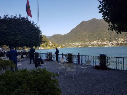 Il ritorno del "pianista sul lago"
