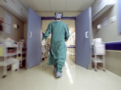 Il medico l'ha considerata per 4 anni ipocondriaca ma lei aveva un cancro: risarcita con 50mila euro