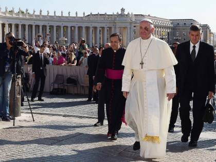 Papa Francesco: "Il vescovo non sia padre padrone che decide tutto da solo"