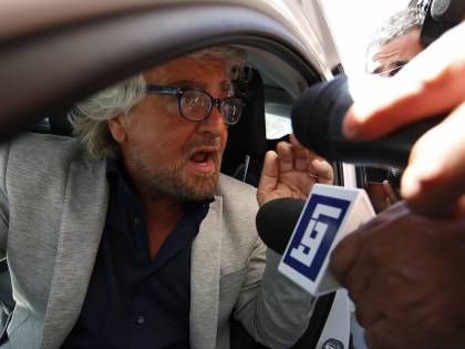 "Trasparenza su chi finanzia i blog". Il Pd vuol cancellare Grillo dal web