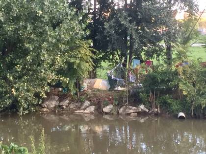 Milano, favela rom sul Lambro: "Ormai è un degrado infinito"