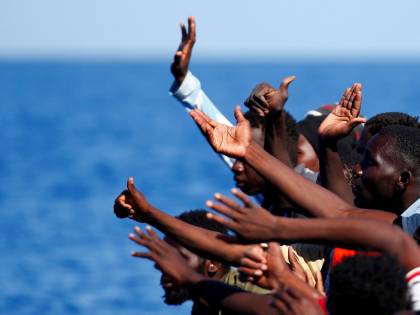 La rivolta dei sindaci italiani: "Tasse sul business migranti"