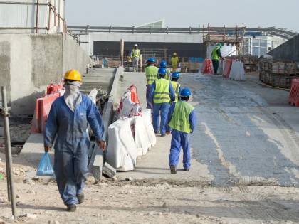 Mondiali di calcio in Qatar, migliaia di lavoratori in pericolo di vita