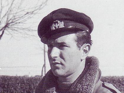 Sindaco Pd dedica una statua all'aviatore di Mussolini