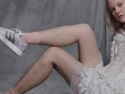 La modella dell'Adidas non depilata: "Ho ricevuto minacce di morte"