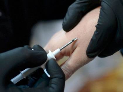 Una vita da cyborg: chip sottopelle per obliterare il biglietto del treno
