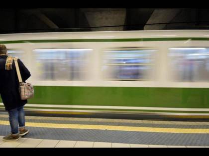 Milano, spruzzato spray al peperoncino in metro: coinvolte 10 persone