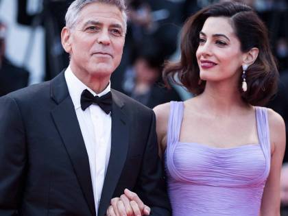 Clooney, i gemelli piangono in volo: George fa un regalo ai passeggeri