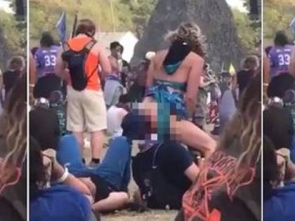 Usa, sesso a tre al parco durante un concerto benefico