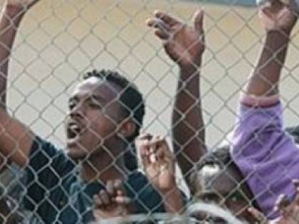 Foggia, duecento migranti senz'acqua occupano la cattedrale